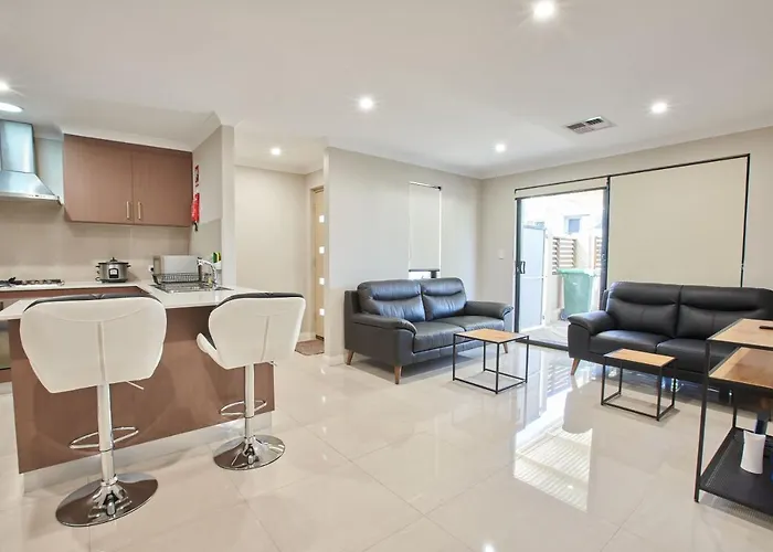 Gorgeous Family House Near Shops