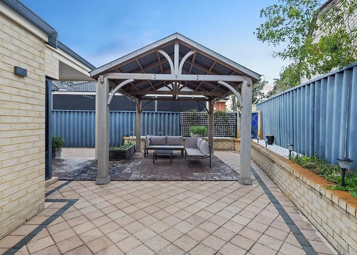 13 Family Home In Morley Sleeps 8 Comfortably