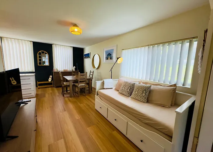 Forr64 - Comfy Corner In East Perth