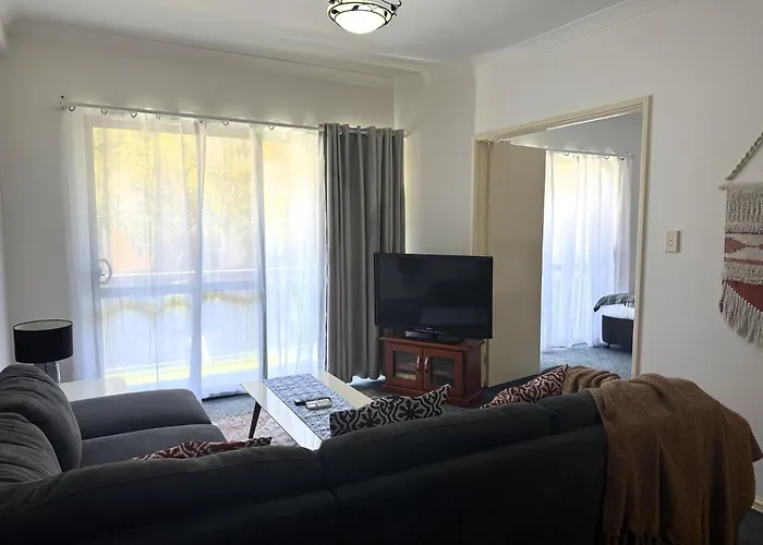 14 Roomy Restrelax Eastperth 2Brparking