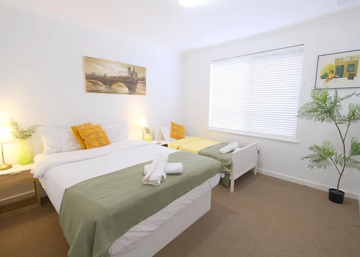 Relaxing Two-Bedroom Retreat Near The Airport
