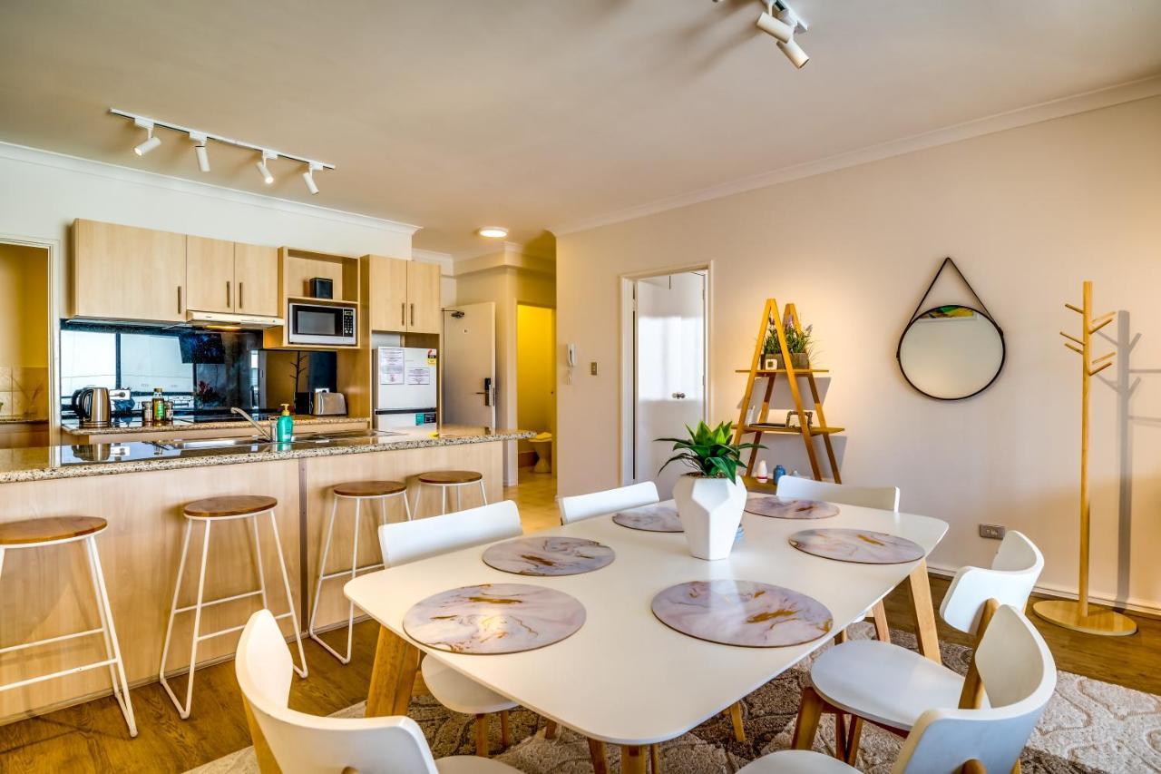 60 Sparkling East End Poolparking Apartemen