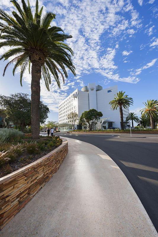 Hotel Crown Promenade 4*