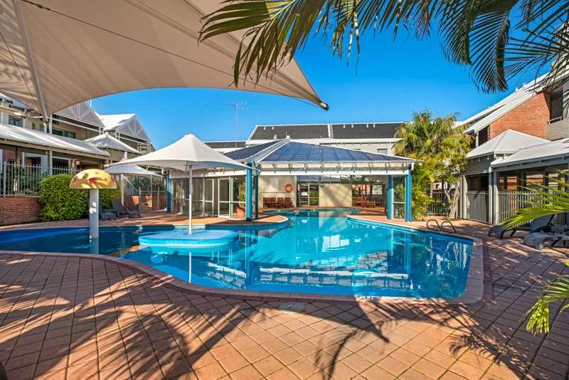 Aparthotel Broadwater 4*