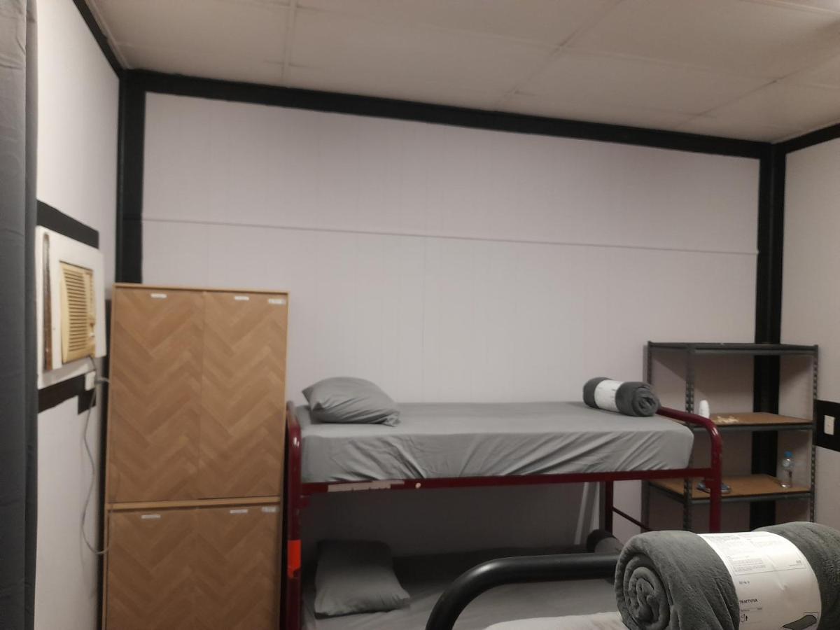 Hostel Ozi Backpackers - -
