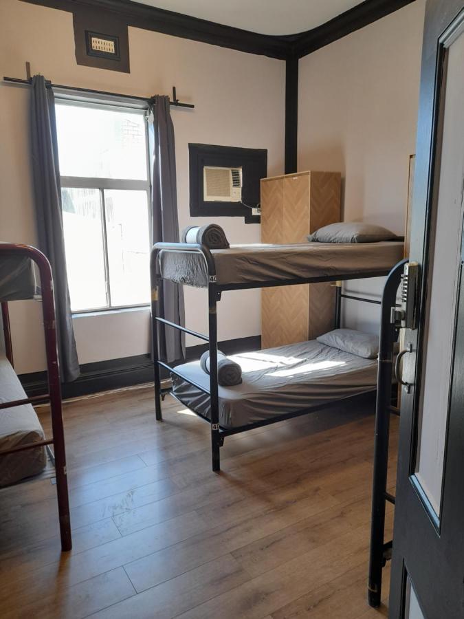 Hostel Ozi Backpackers - -