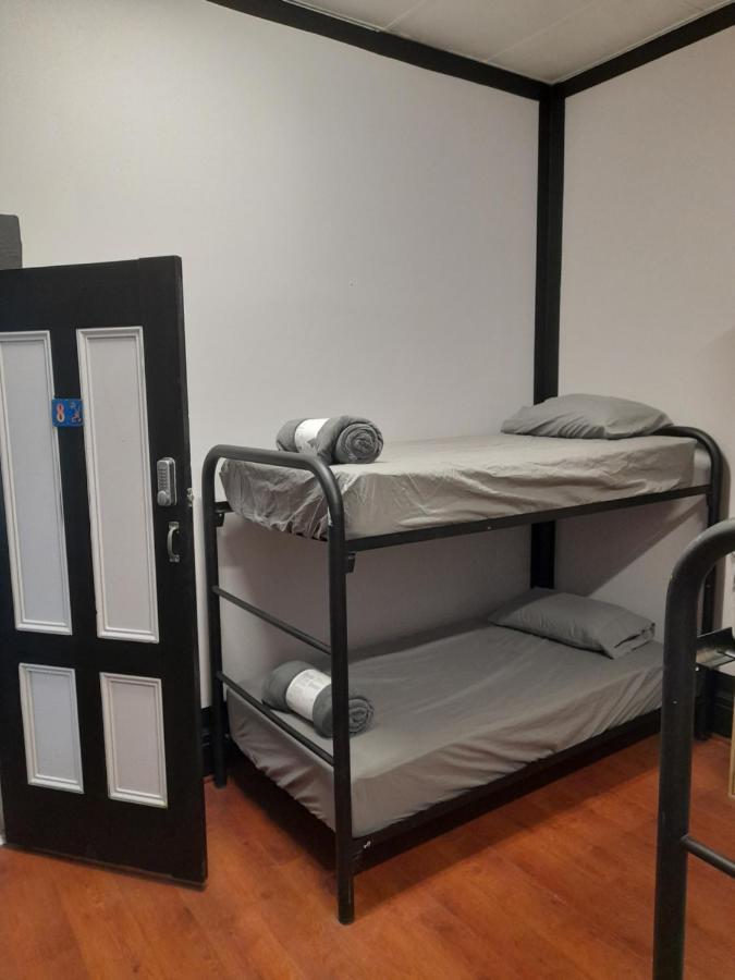 Ozi Backpackers - - Hostel *
