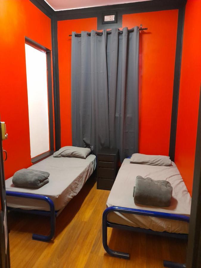Hostel Ozi Backpackers - - Perth