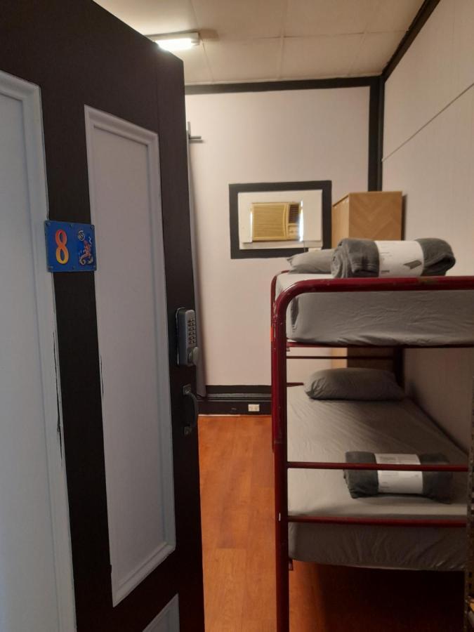 Ozi Backpackers - - Hostel