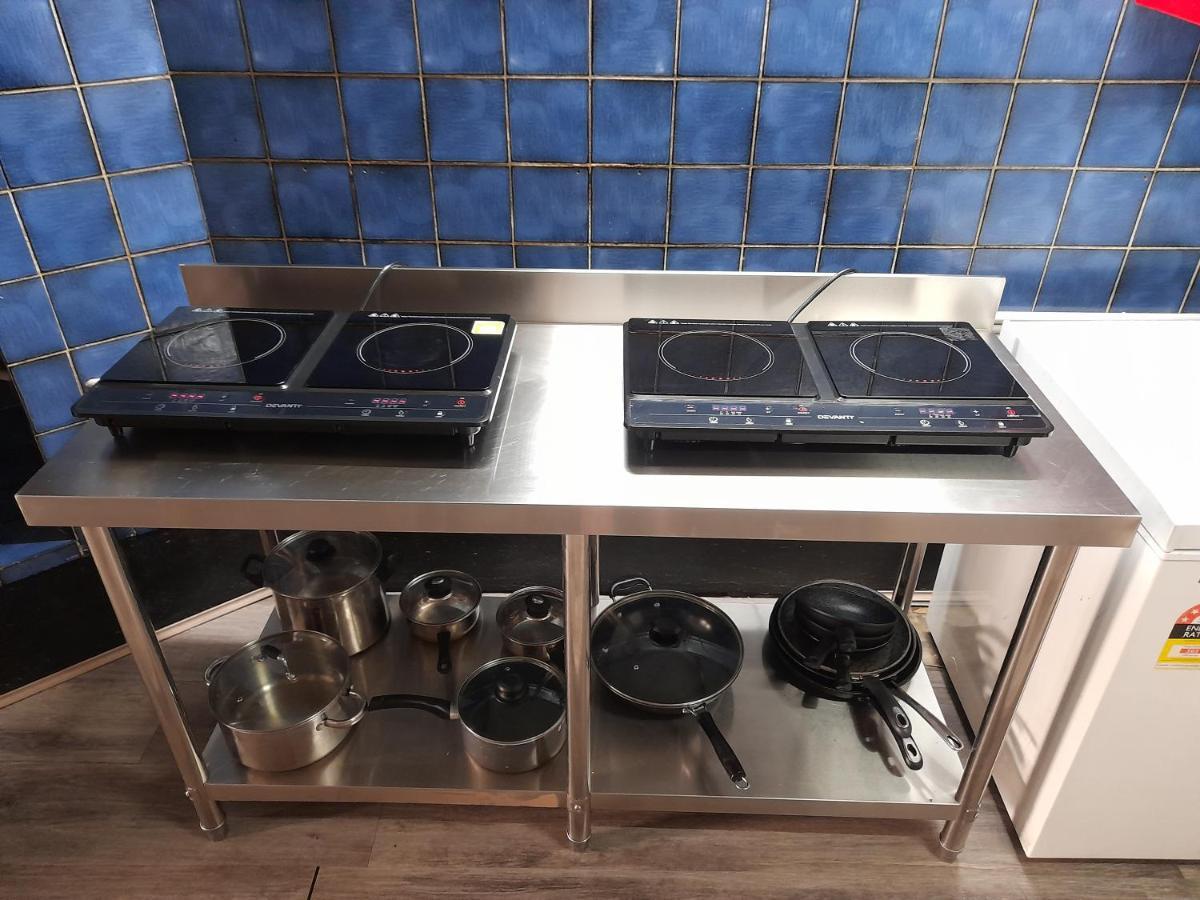 Ozi Backpackers - - Hostel
