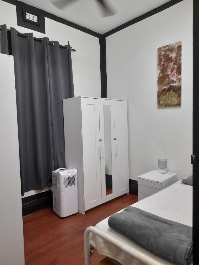 Ozi Backpackers - - Hostel