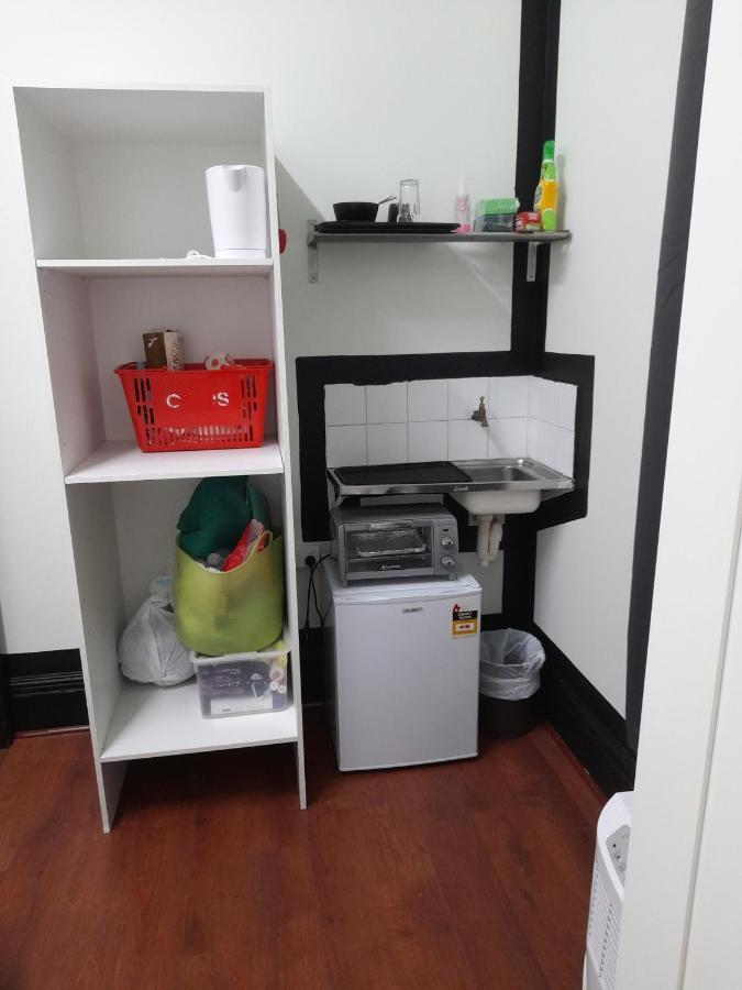 Ozi Backpackers - - * Perth