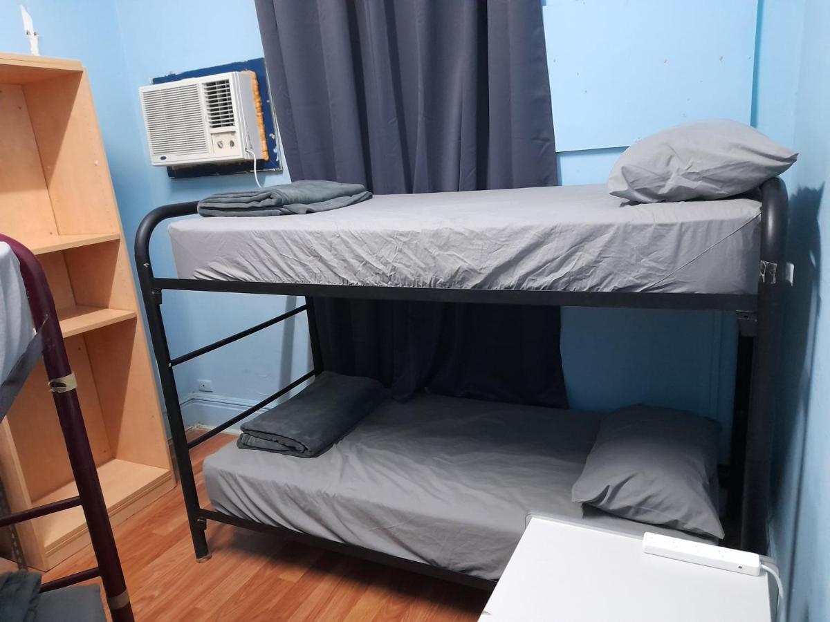 Hostel Ozi Backpackers - -