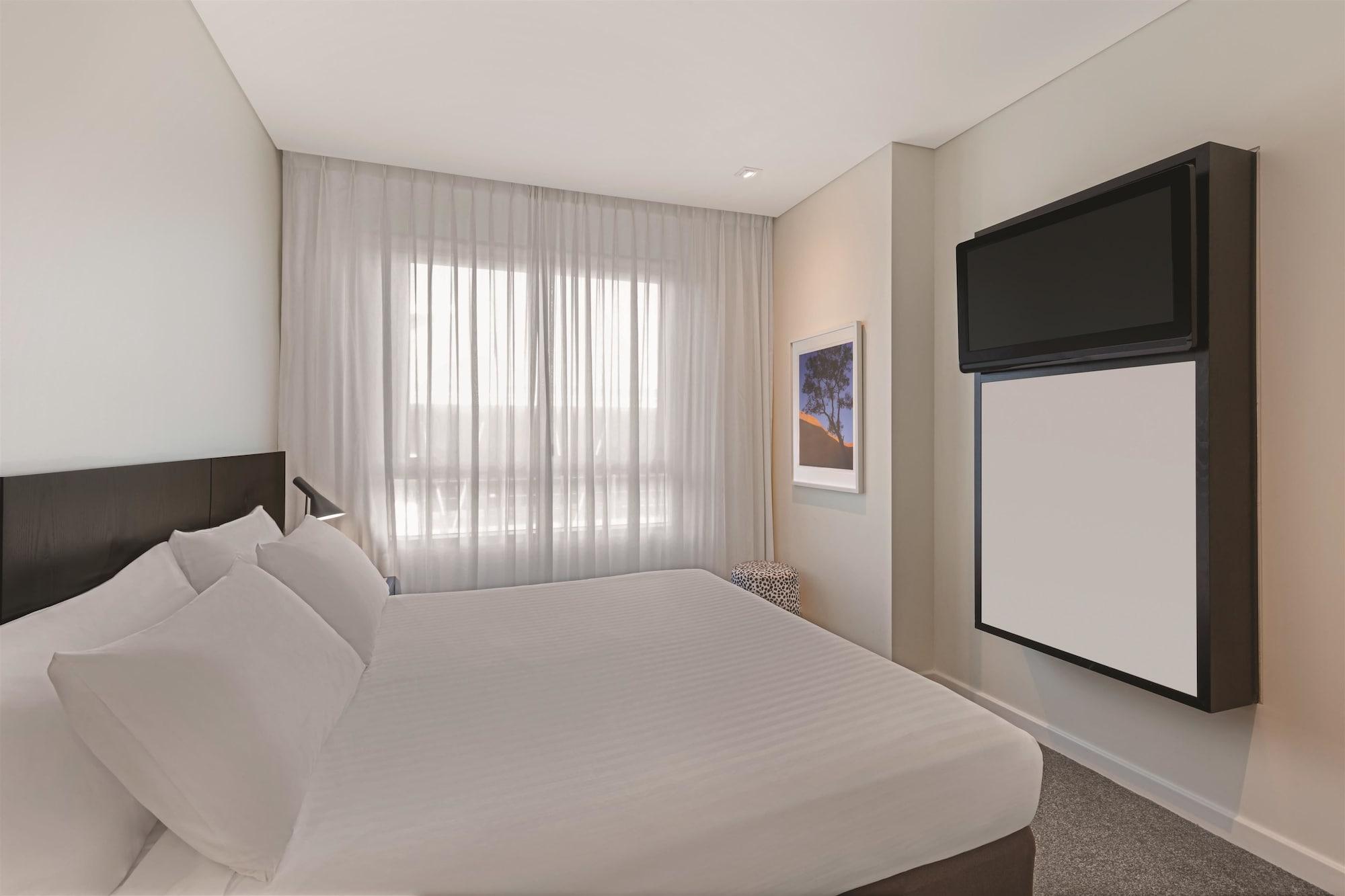 Adina Aparthotel 4*