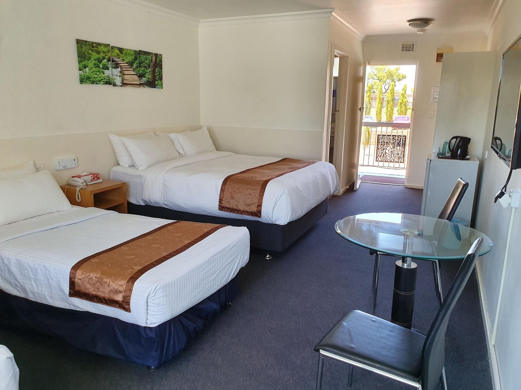 Econo Rivervale Lodge