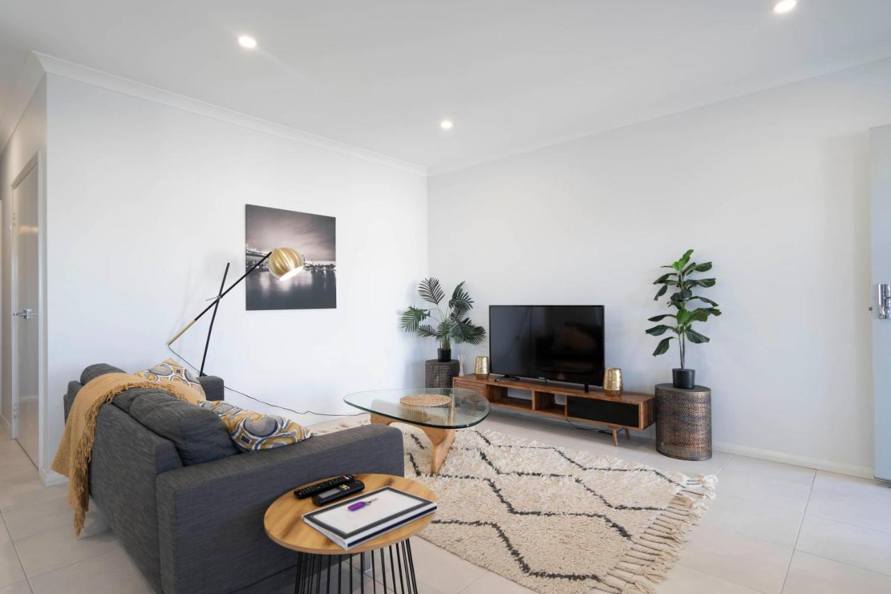 Apartment 7th Heaven In Cloverdale 2br2ba Parking