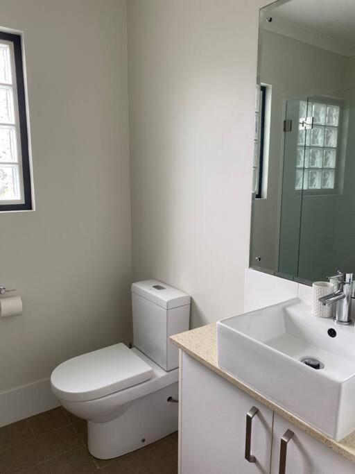 Apartment Stylish Modern Airport Wifi Park Netflix Wine *
