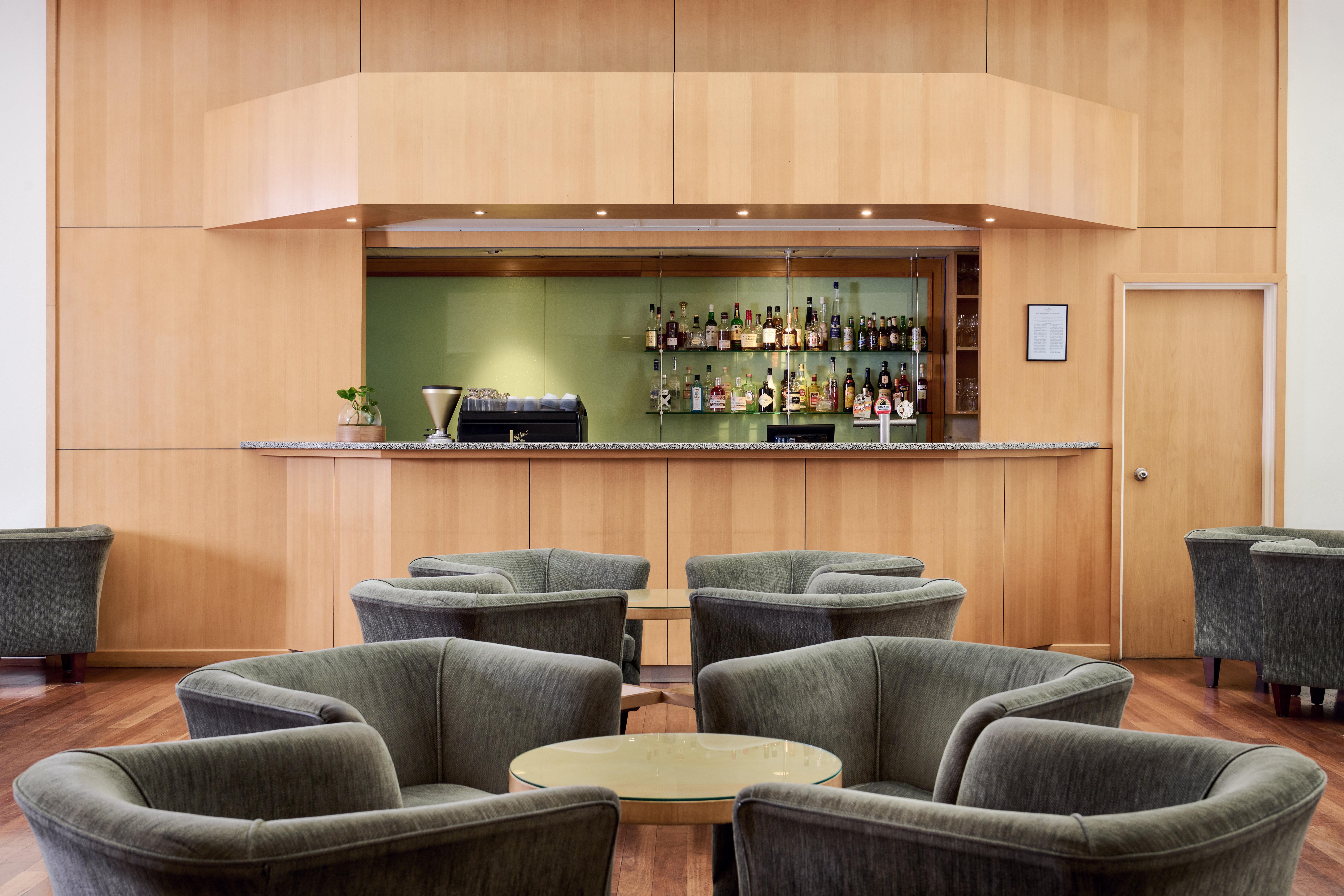 Crowne Plaza By Ihg Hotel 4*