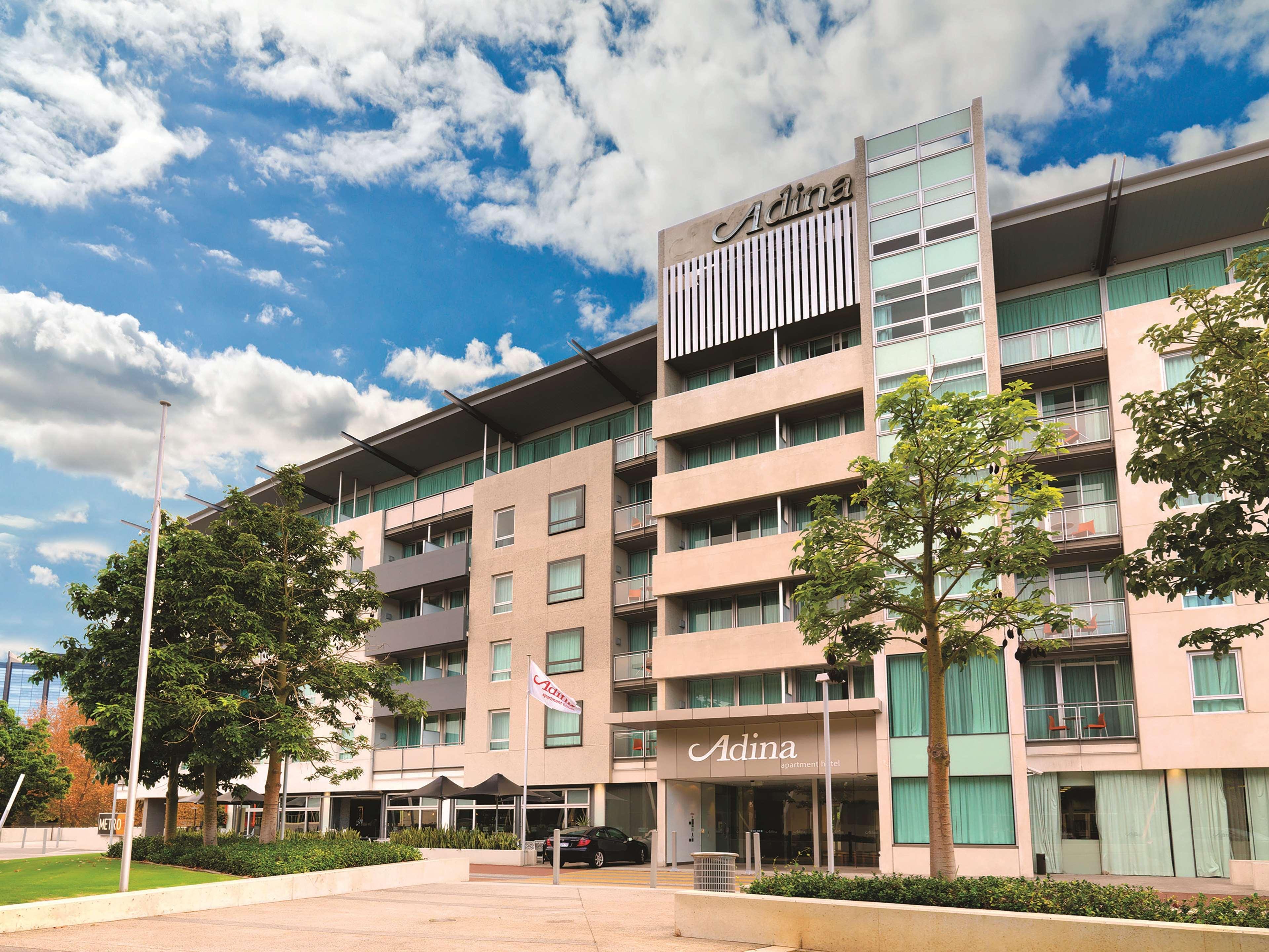 Adina Aparthotel 4*