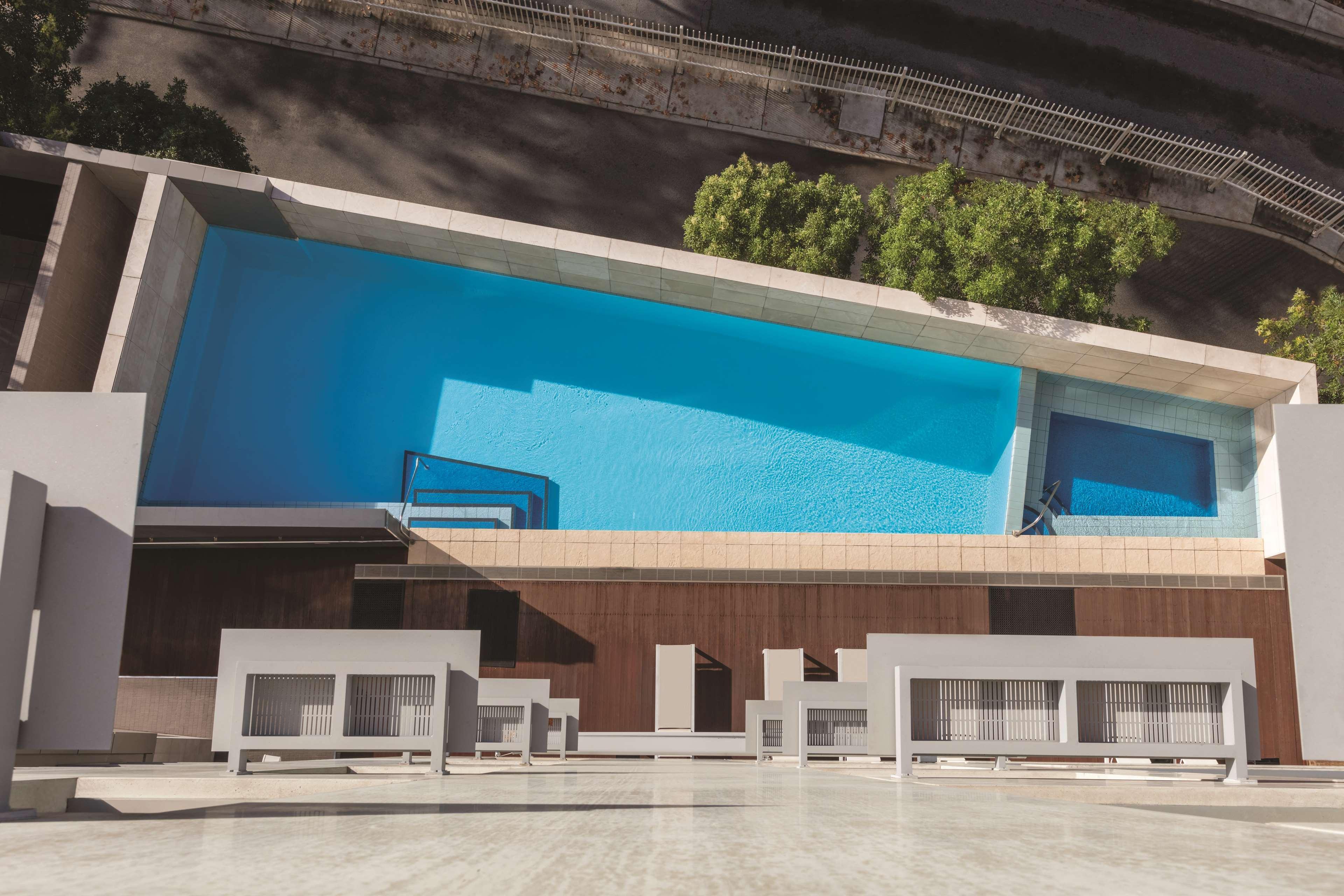 Adina Aparthotel 4*