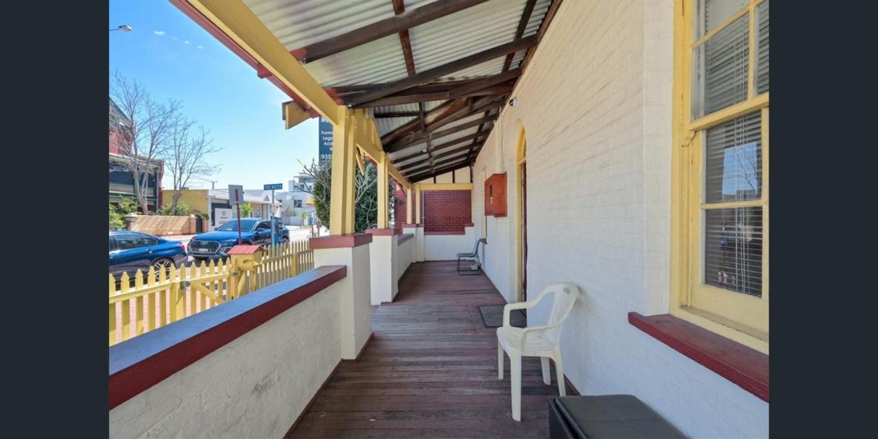 Emu Backpackers - Note - Valid Passport Required For Check In Hostel