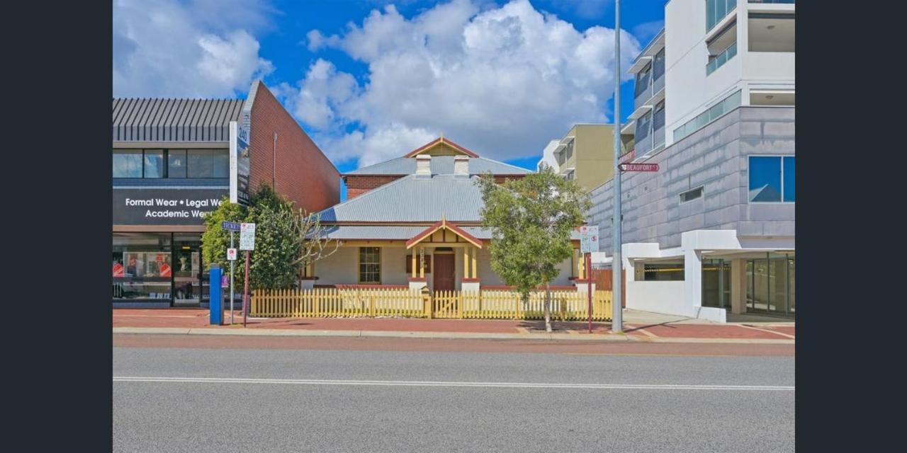 Emu Backpackers - Note - Valid Passport Required For Check In Hostel