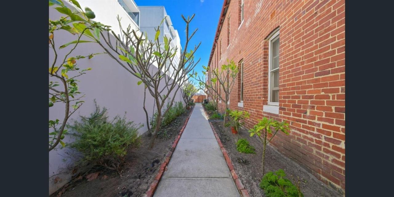 Emu Backpackers - Note - Valid Passport Required For Check In Perth