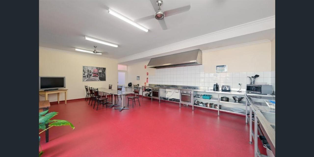 Emu Backpackers - Note - Valid Passport Required For Check In Hostel Perth