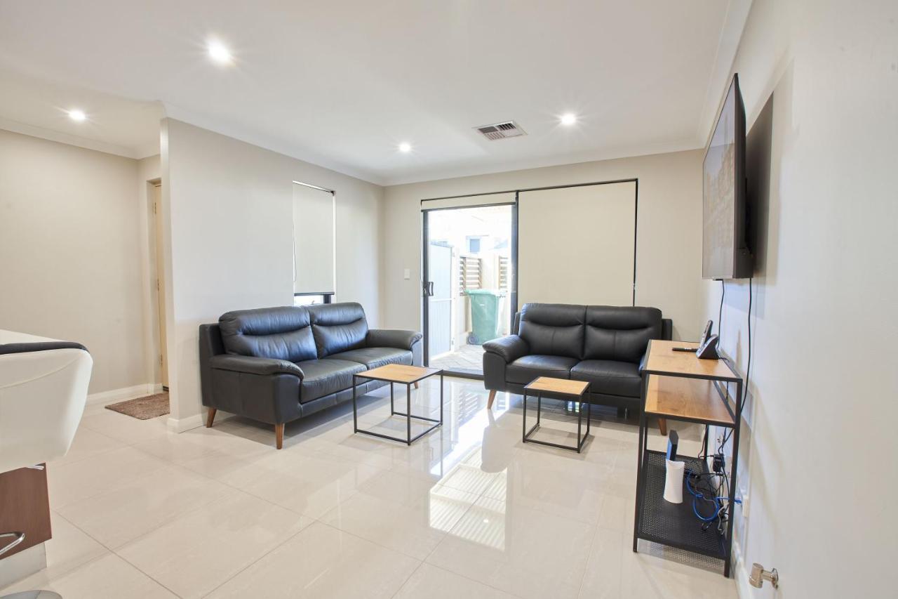 Gorgeous Family House Near Shops