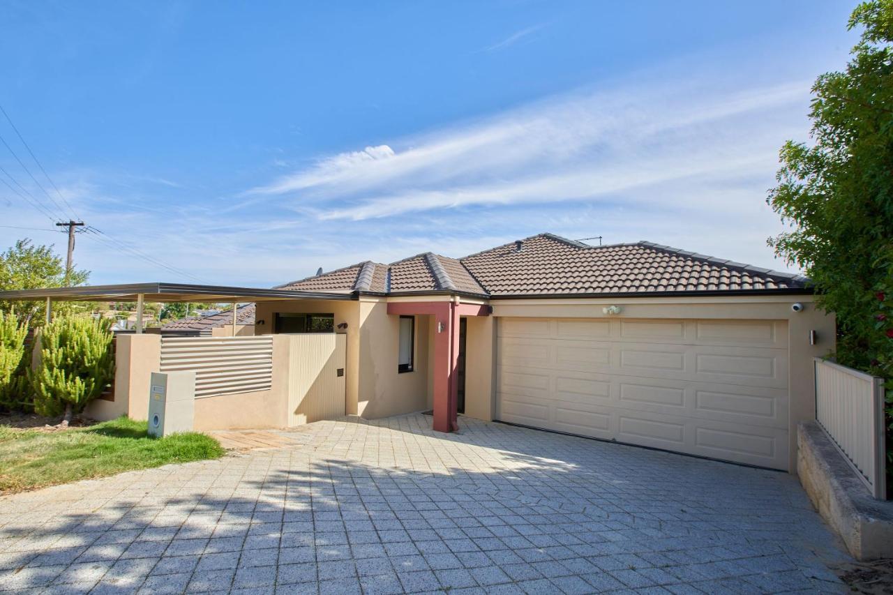 Gorgeous Family House Near Shops *