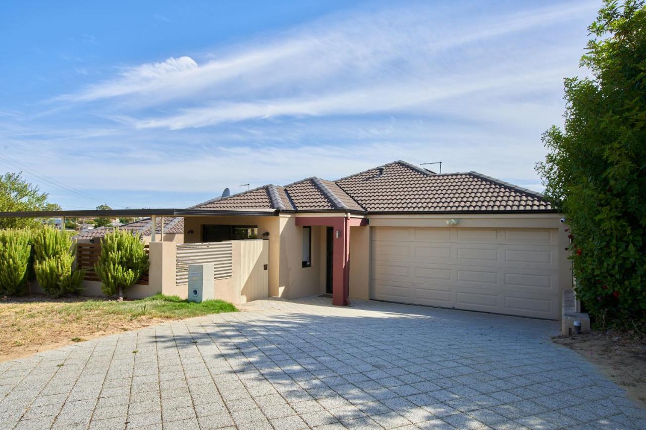 Gorgeous Family House Near Shops *