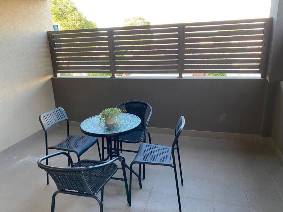 Smart Modern Close City/airport Wifi/park/netflix Apartemen *