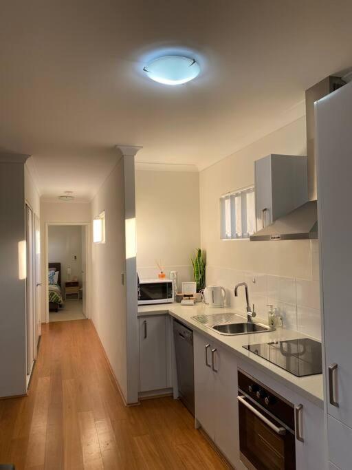 Apartemen Smart Modern Close City/airport Wifi/park/netflix