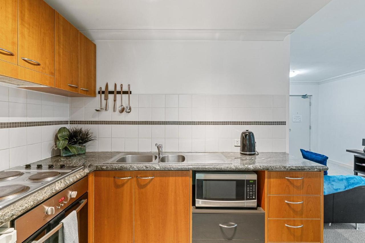 Apartment Retreat - Parking, Pool, Self Contained