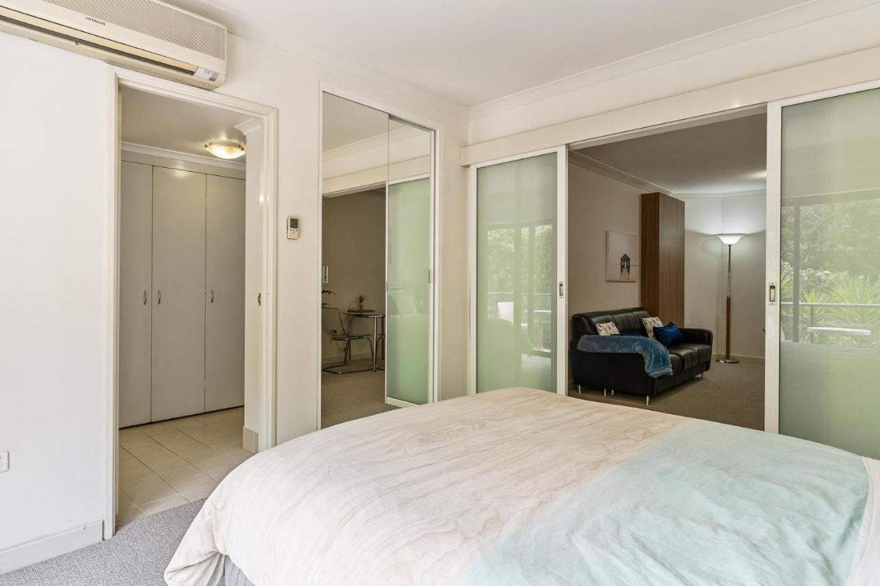 Retreat - Parking, Pool, Self Contained Apartment Perth