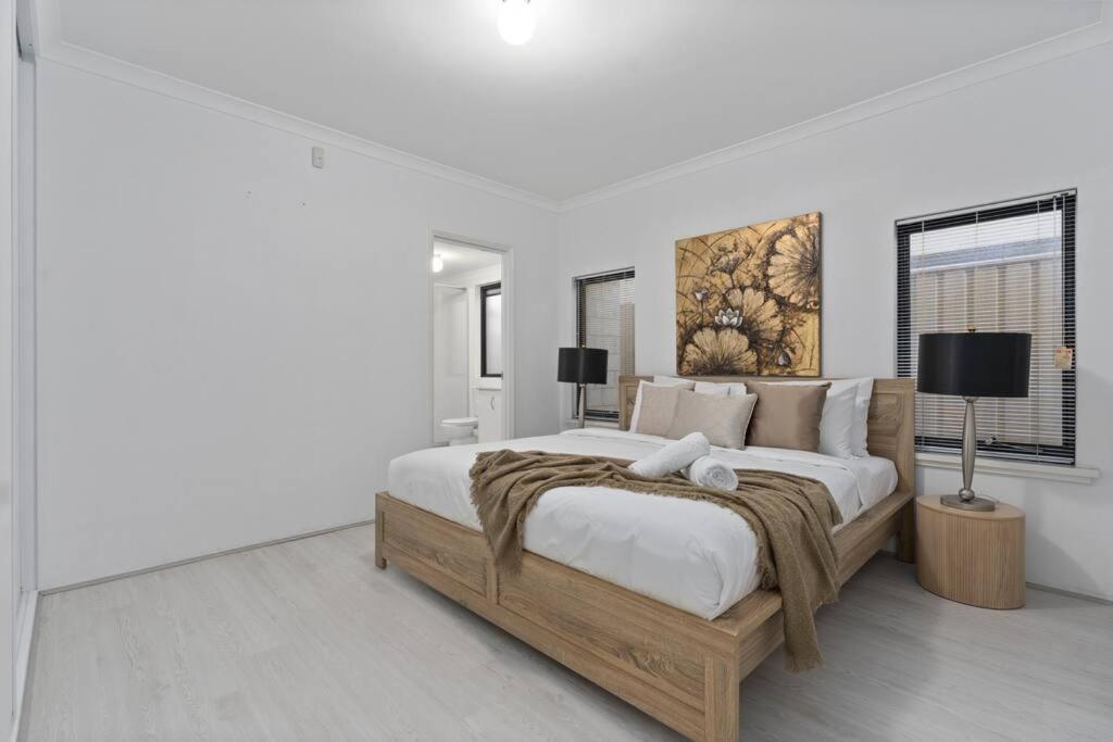 Holiday home Modern Family Escapes Shopping At Your Doorstep