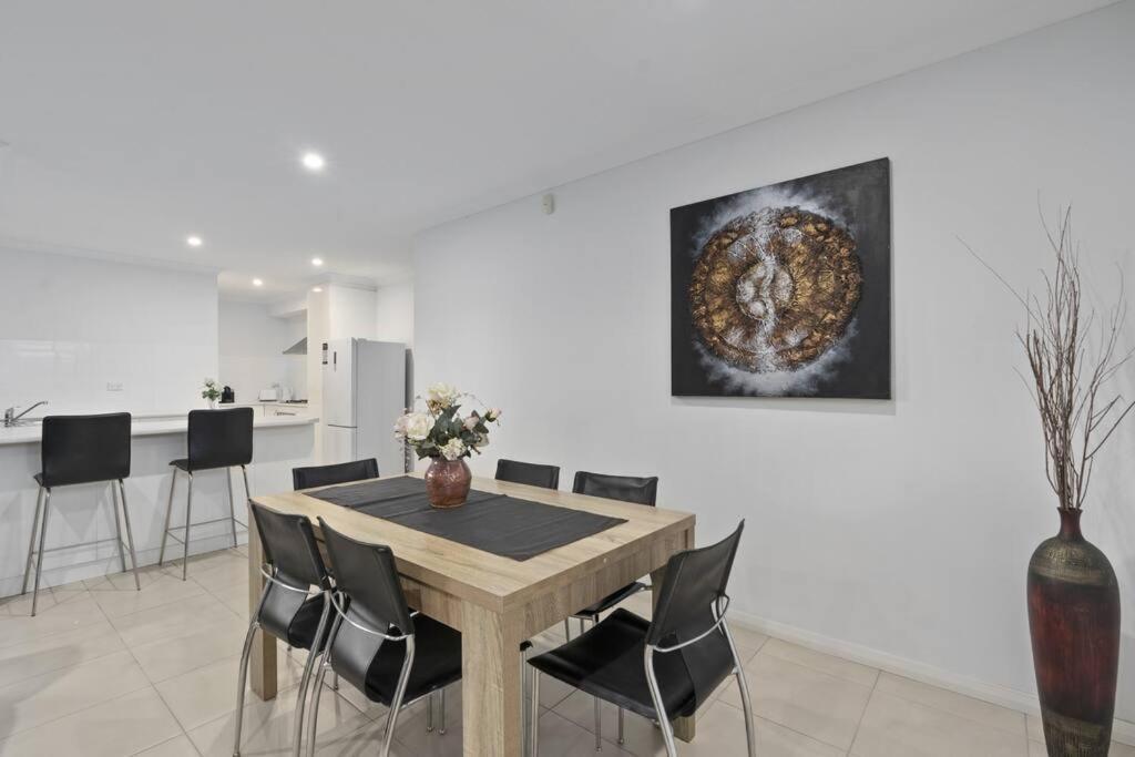 Modern Family Escapes Shopping At Your Doorstep Holiday home *