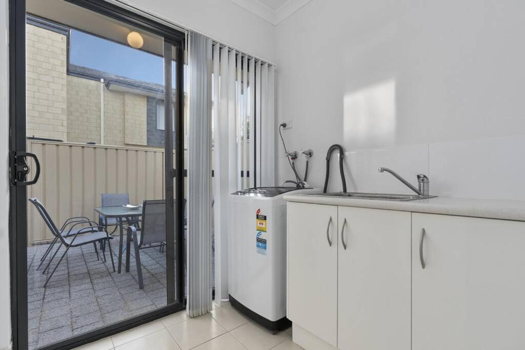 Holiday home Modern Family Escapes Shopping At Your Doorstep