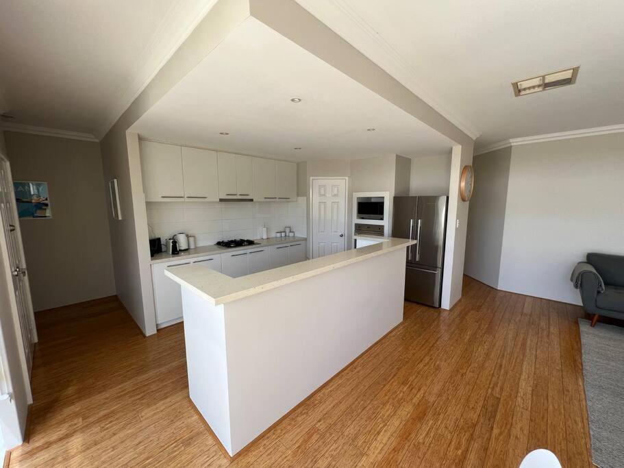 Beachy Vibes In Karrinyup Rumah liburan