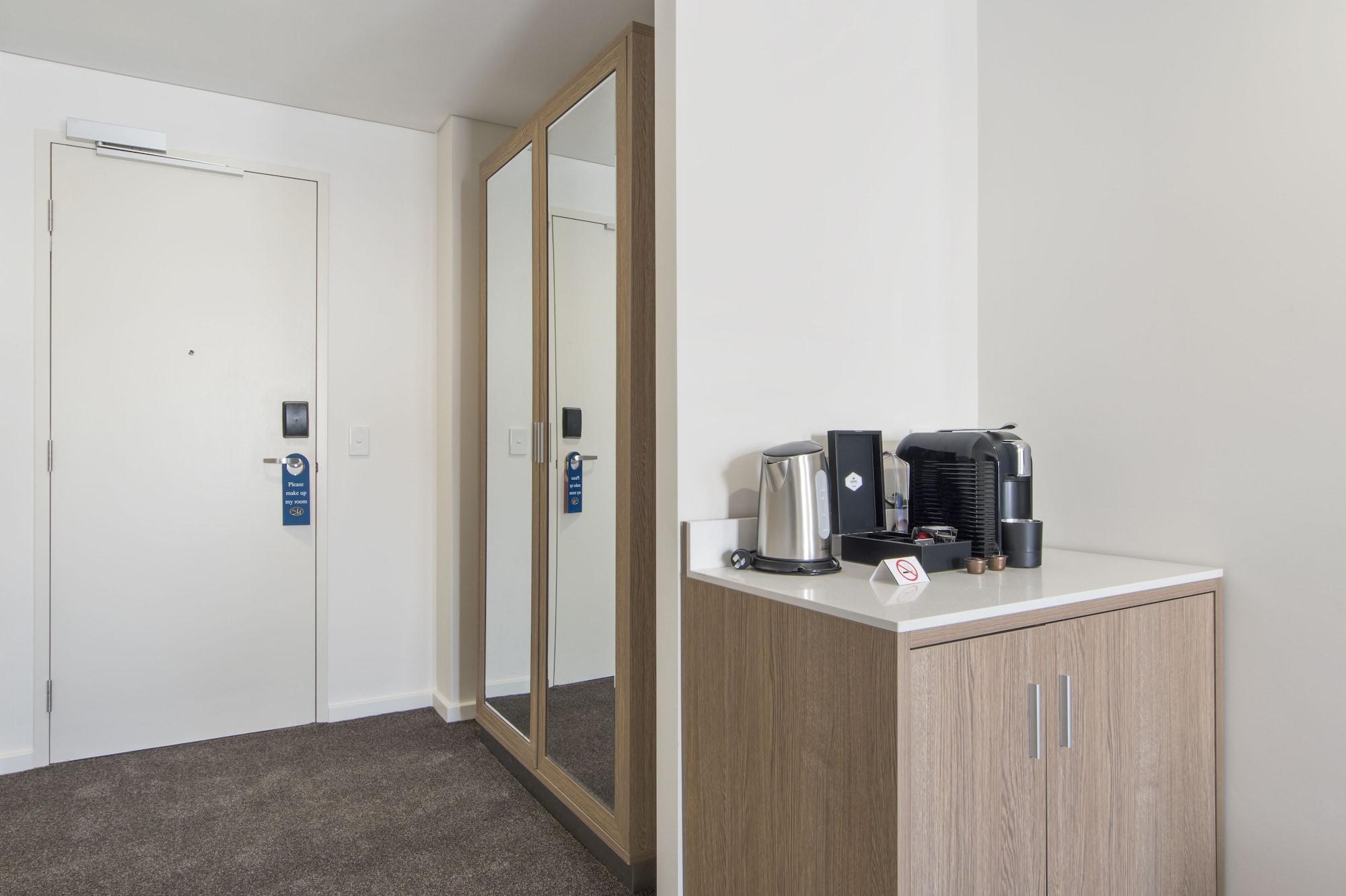 Metro Hotel 4*