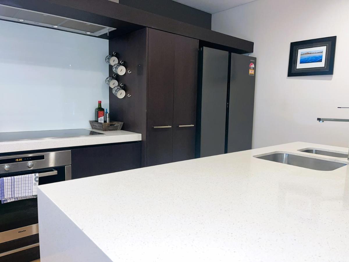 47 Breathtaking Riverviews 2brpark Apartemen *