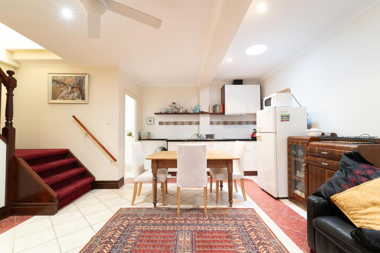 Snow-white's 2 Bedroom Heart In 6000 Perth