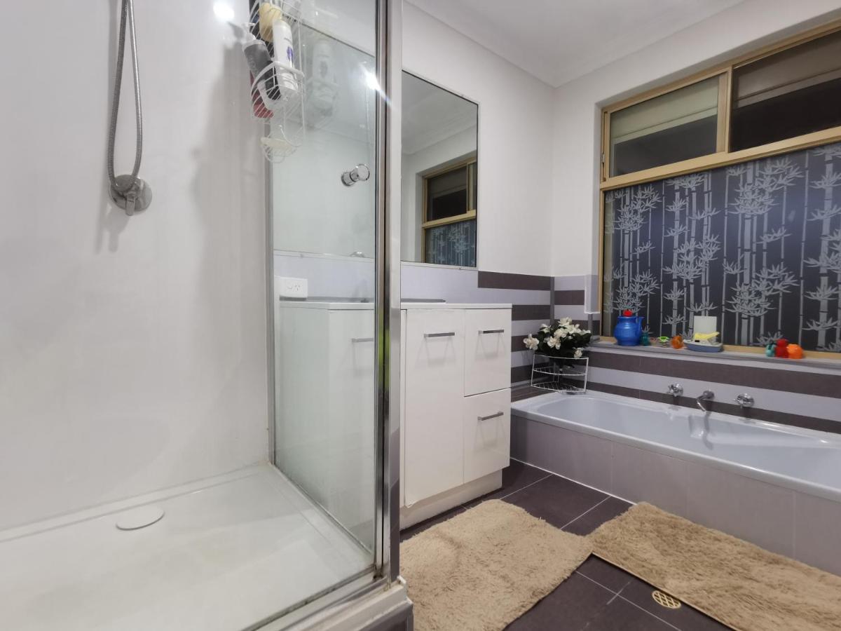 Holiday home Entire House With 4 Bedrooms Fully Air Conditioned Perth