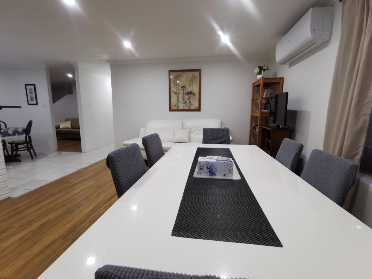 Entire House With 4 Bedrooms Fully Air Conditioned Holiday home *