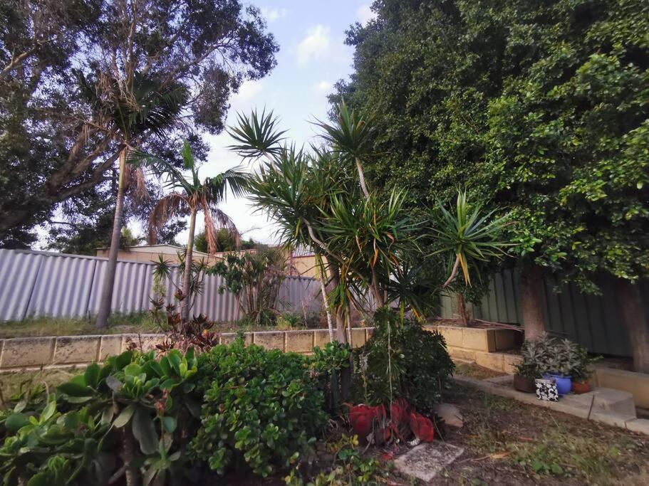 Entire House With 4 Bedrooms Fully Air Conditioned Holiday home Perth