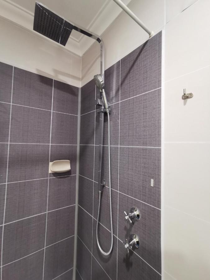 Entire House With 4 Bedrooms Fully Air Conditioned * Perth