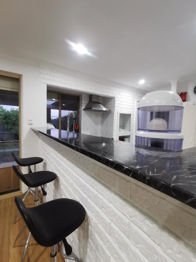 Entire House With 4 Bedrooms Fully Air Conditioned * Perth