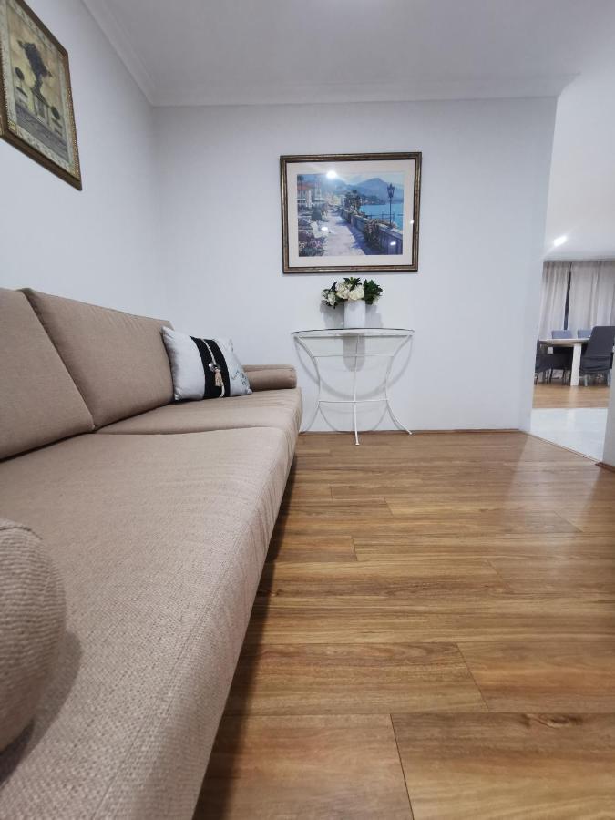 Entire House With 4 Bedrooms Fully Air Conditioned Holiday home Perth