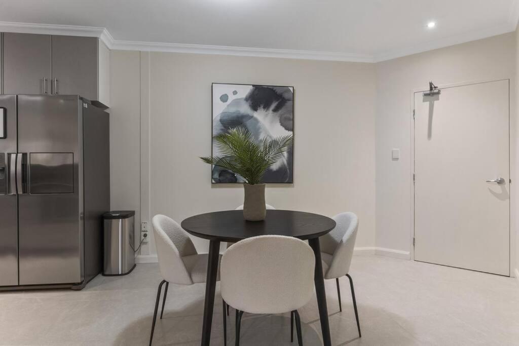 Apartment Luxury Retreat In The Heart Of Subiaco