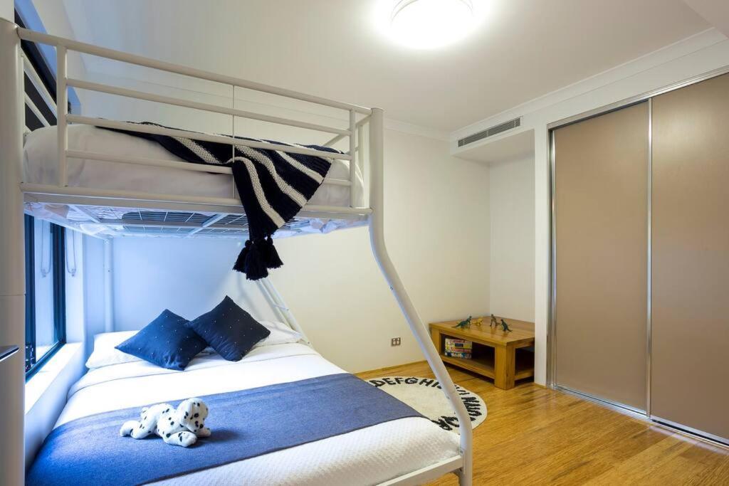 The Retreat On Nautilus ~ Walk To * Perth